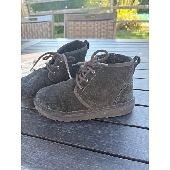 Ugg Kids Neumel II Chukka Ankle Boots Size 4 Black Suede Leather Winter Booties - Picture 6 of 10